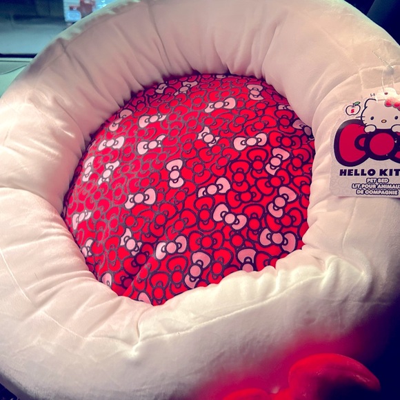 NWT SANRIO HELLO KITTY PET BED - Picture 2 of 3
